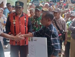 Personil Kodim 1621/TTS Kawal Proses Pembayaran Ganti Rugi Lahan Bendungan Temef yang Sempat Ricuh