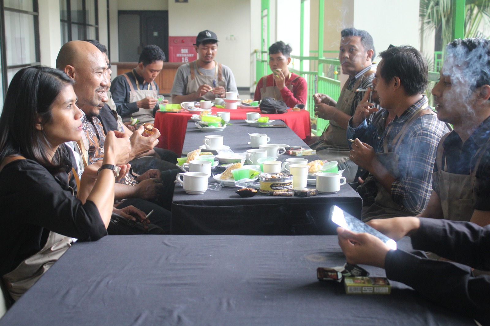 Foto: Barista Jombang yang tergabung dalam Komunitas 'Berkopipora' saat pelatihan pengembangan kapasitas SDM dan Usaha Mikro Berbasis Kompetensi dan Uji Sertifikasi.