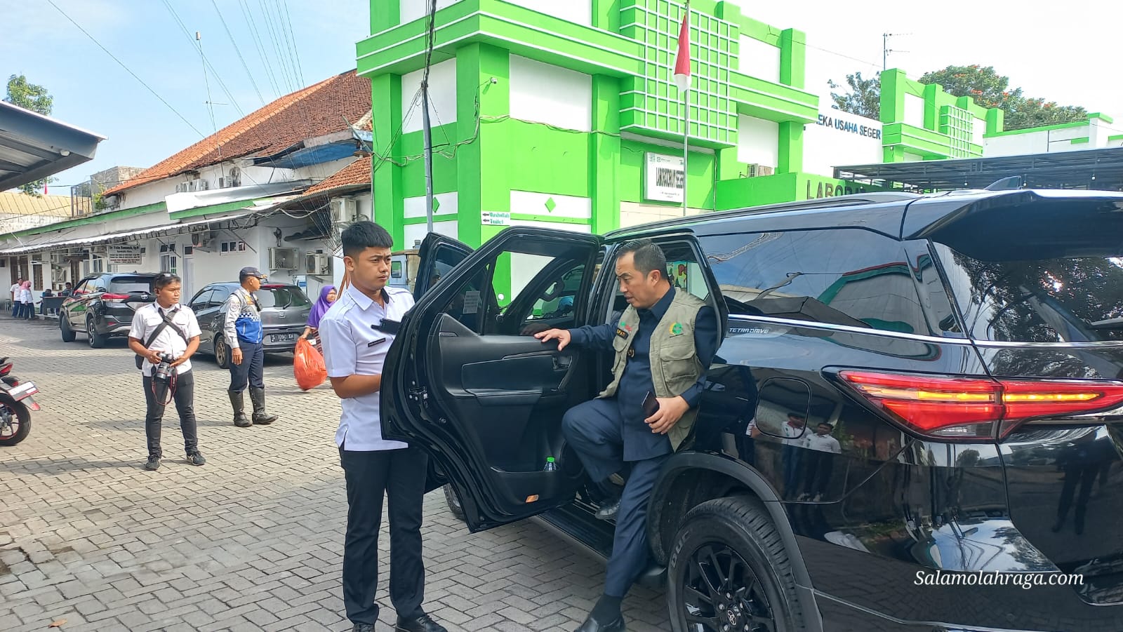Foto: Pj. Bupati Teguh Narutomo saat sidak ketahanan pangan di Apotik Seger.
