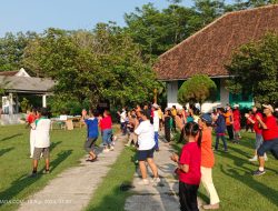 WARGA DUSUN BONGSOREJO DESA GROGOL MEMPERINGATI HUT KEMERDEKAAN RI KE-79 DENGAN MENGADAKAN JALAN SEHAT
