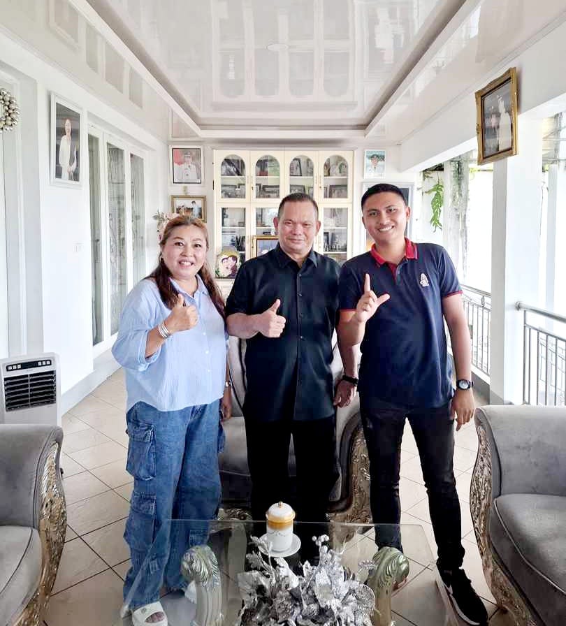 Foto: Ketua DPC PRAKA Minahasa, Bill Purukan, S.PWK., bersama Bupati Kepulauan Talaud, Dr. Elly Engelbert Lasut, M.E. dan Pembina Praka Minahasa, Ibu Meiske Runtu.