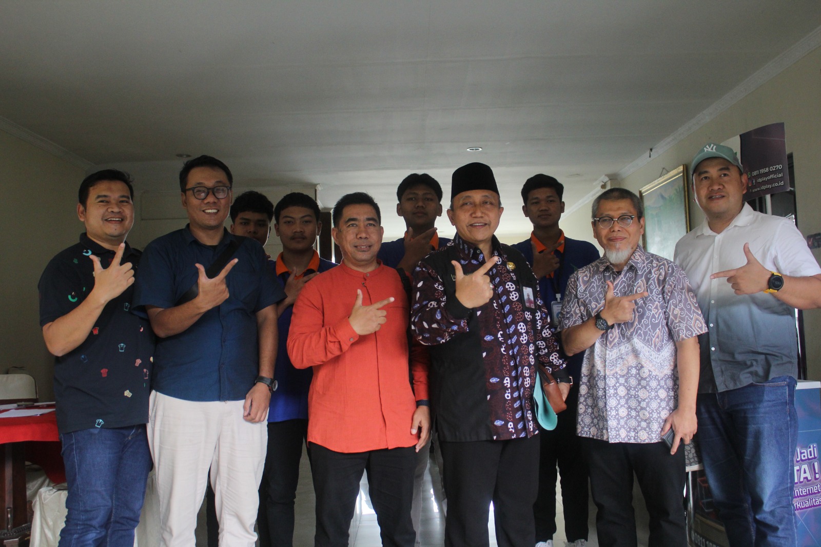 Foto: Kadis Koperasi dan UKM Jombang beserta tim PT. Trans Indonesia Supercorridor idPLAY.