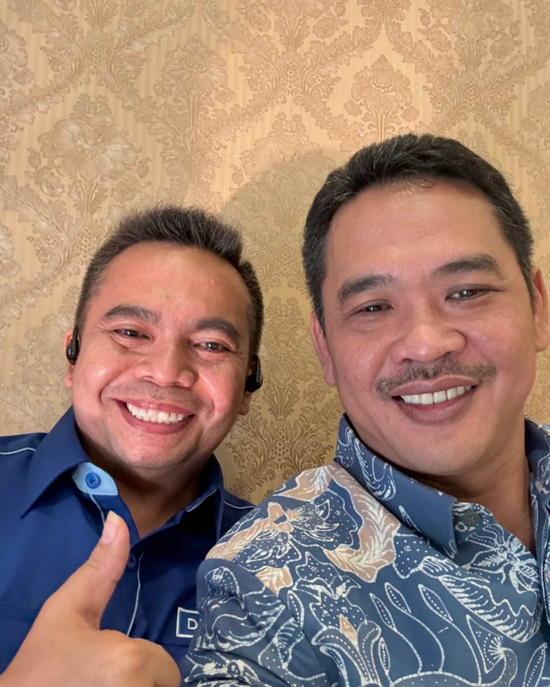 Foto: Keakraban Gus Sentot (kiri) Ketua Demokrat Jombang bersama Sumrambah yang akan maju di Pilkada Jombang.