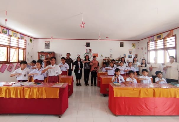 Kegiatan Penguatan Moderasi Beragama oleh Kemenag Minahasa di SD Katolik Sta. Maria Remboken.