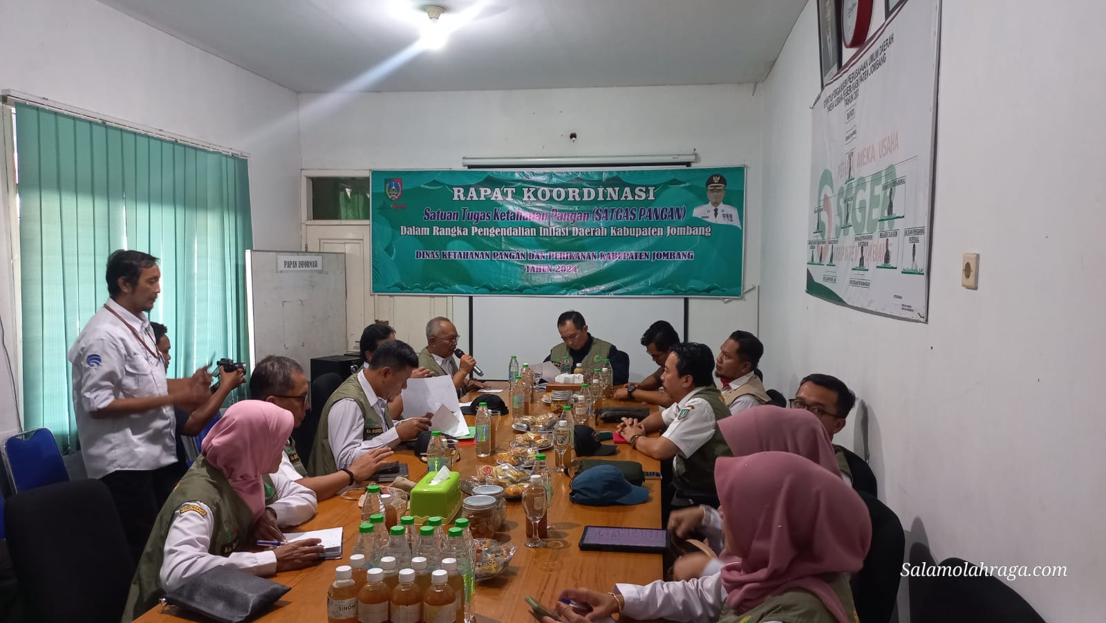 Foto: Audiensi langsung saat sidak setelah melihat perkembangan di lapangan dan laporan masing-masing Kadis.