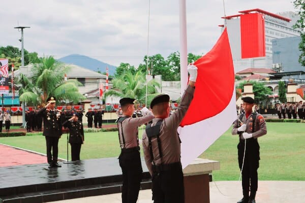 Foto: Upacara Peringatan Hari Ulang Tahun ke-79 Republik Indonesia di Polda Sulut dipimpin oleh Wakapolda Sulut Brigjen Pol Bahagia Dachi.