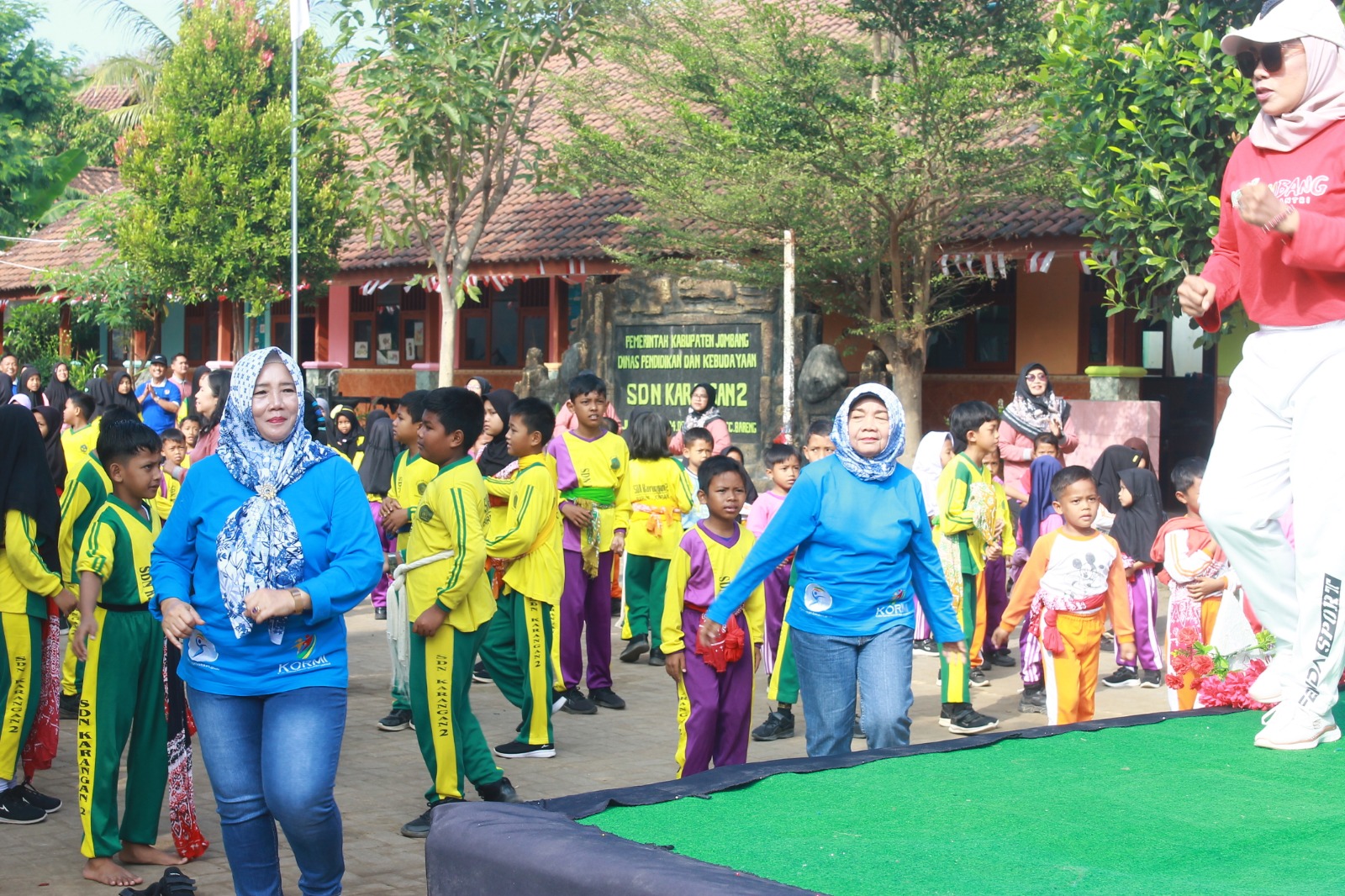 Foto: KORMI Jombang melakukan sosialisasi Senam SKJ Jadul dan Poco-poco Nusantara bersama seluruh siswa SDN Karangan 2 Bareng.