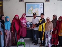 TIM PKM UNIBA BERIKAN ALAT PRODUKSI UMKM PADA BUMDES BINA PANCASILA