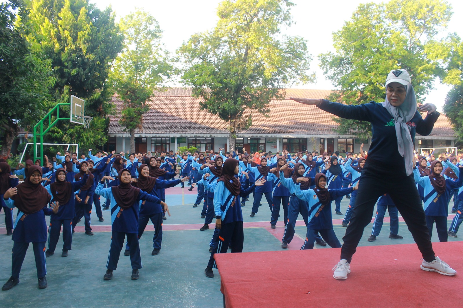 Foto: Instruktur senam KORMI Jombang saat sosialisasi Senam SKJ Jadul dan Poco - poco Nusantara.