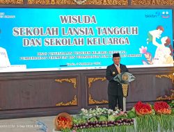 Pj. BUPATI JOMBANG Dr. Drs. TEGUH NARUTOMO, MM. MEWISUDA 295 PESERTA S3 SELANTANG DAN SEGARA DI PENDOPO KABUPATEN