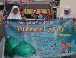 Kirab Santri TPQ Nurul Huda Cangkring Peringati Maulid Nabi di Desa Pengatigan Banyuwangi