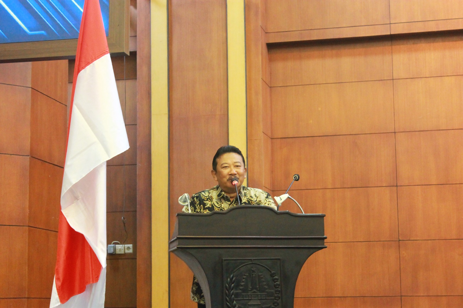 Foto: Kepala Dinas Perdagangan dan Perindustrian (DISDAGRIN) Drs. Suwignyo, M.M. saat menyambut baik tujuan diselenggarakannya Forum Bisnis yang disampaikan Ketua Umum HIPMI.