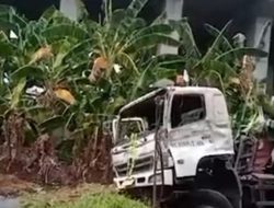 TRUK KONTAINER TERJATUH DARI ATAS TOL CIBITUNG – CILINCING