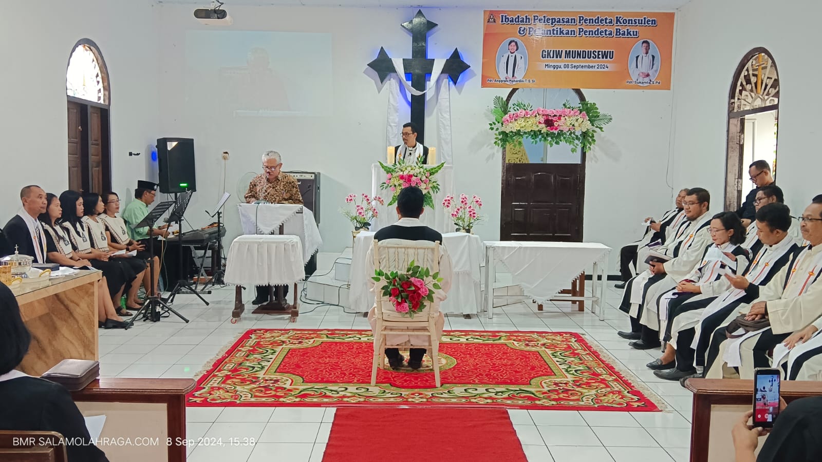 Foto: Ibadah pelantikan Pendeta Sukamto di GKJW Mundusewu.