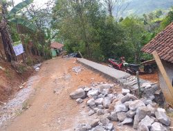 Kegiatan Pembangunan TPT di Kampung Cijulang Diberitakan Miring, Berikut Pernyataan Pemdes Bojong