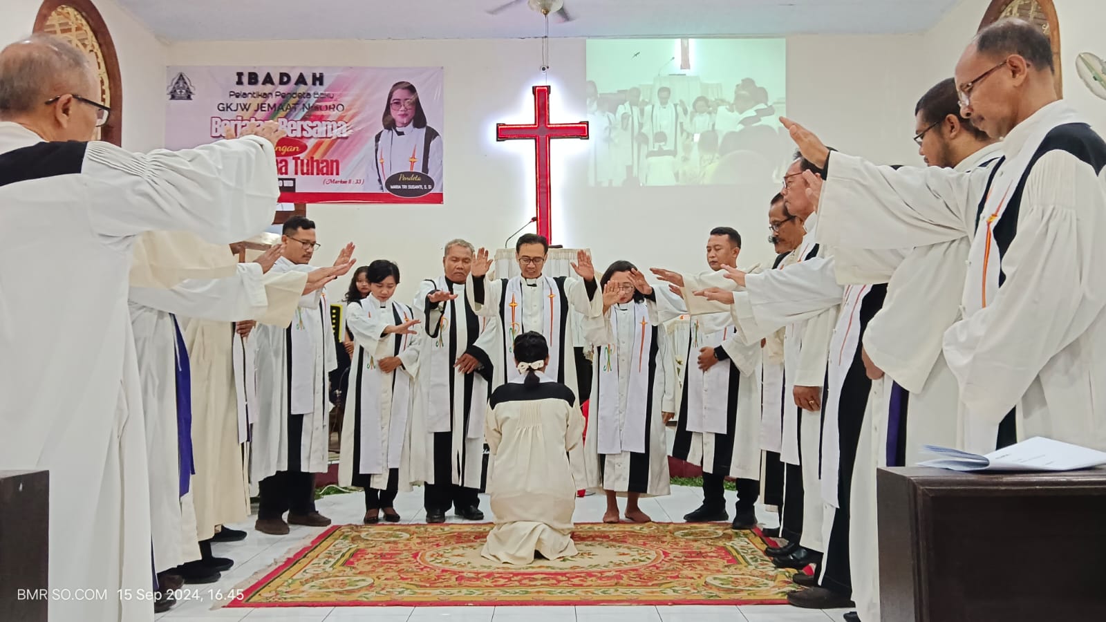 Foto: Berkat kepada Pendeta Maria Tri Susanti, S.Si.