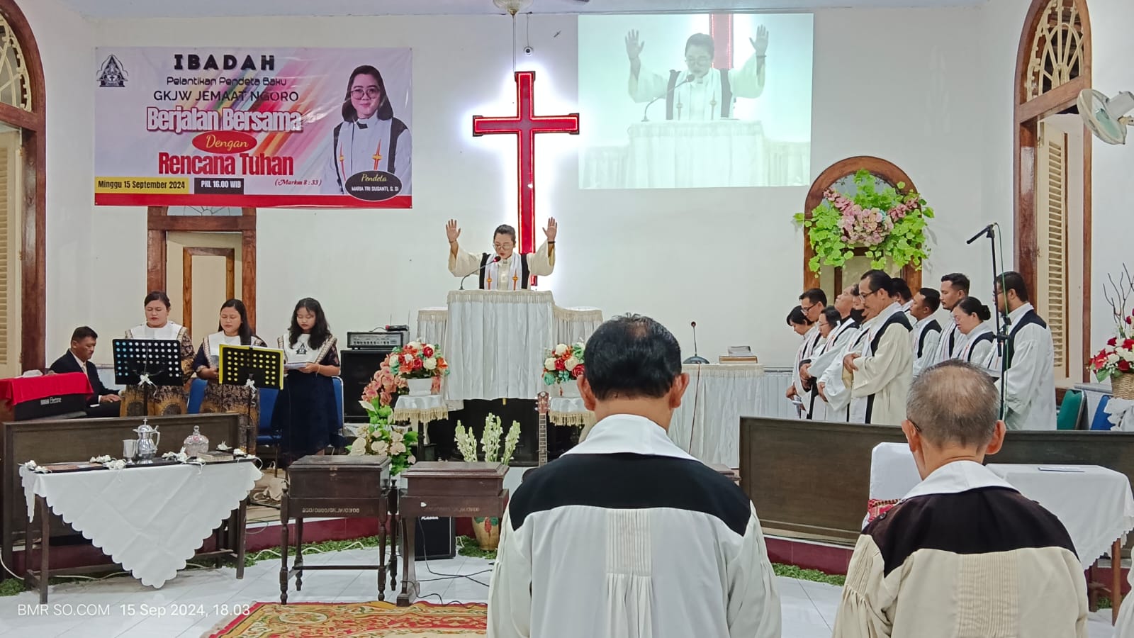 Foto: Berkat dari Pendeta Maria.