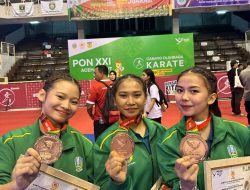 TIM KARATE BEREGU PUTRI DARI JOMBANG JAWA TIMUR SABET PERUNGGU DI PON XXI ACEH SUMUT 2024