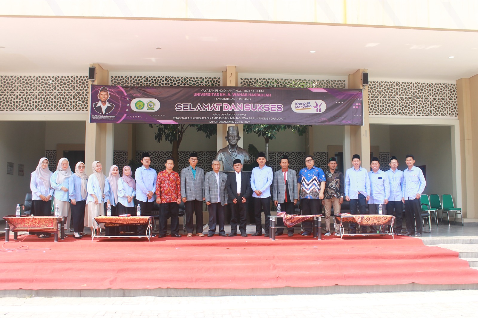 Foto: Segenap Pimpinan dan Staff UNWAHA dan Yayasan dalam Upacara Pembukaan PKKMB Garuda 11 Gelombang II.