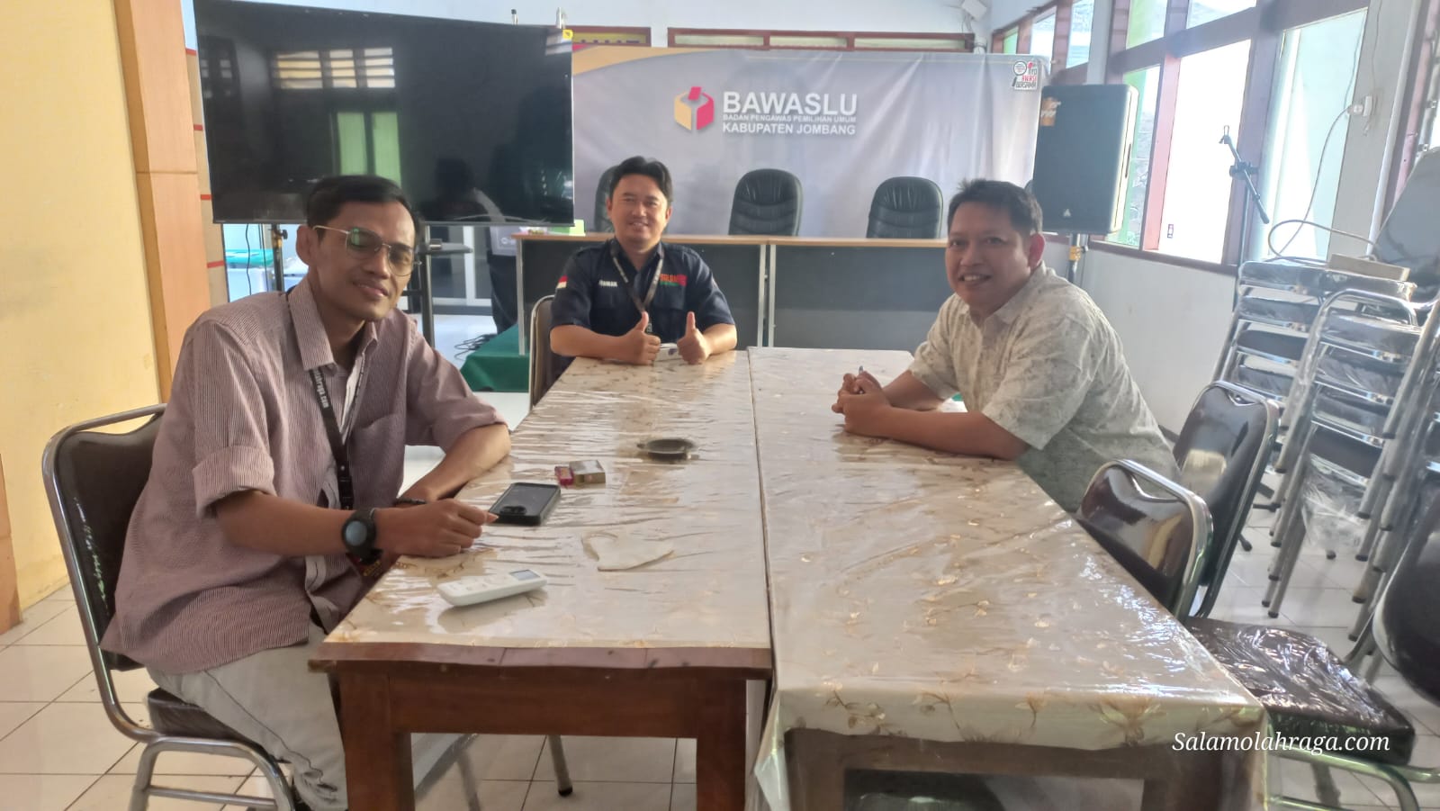 Foto: Wartawan salamolahraga.com pasca wawancara dengan Ketua Pembina PPID BAWASLU David Budiyanto, S.IP.