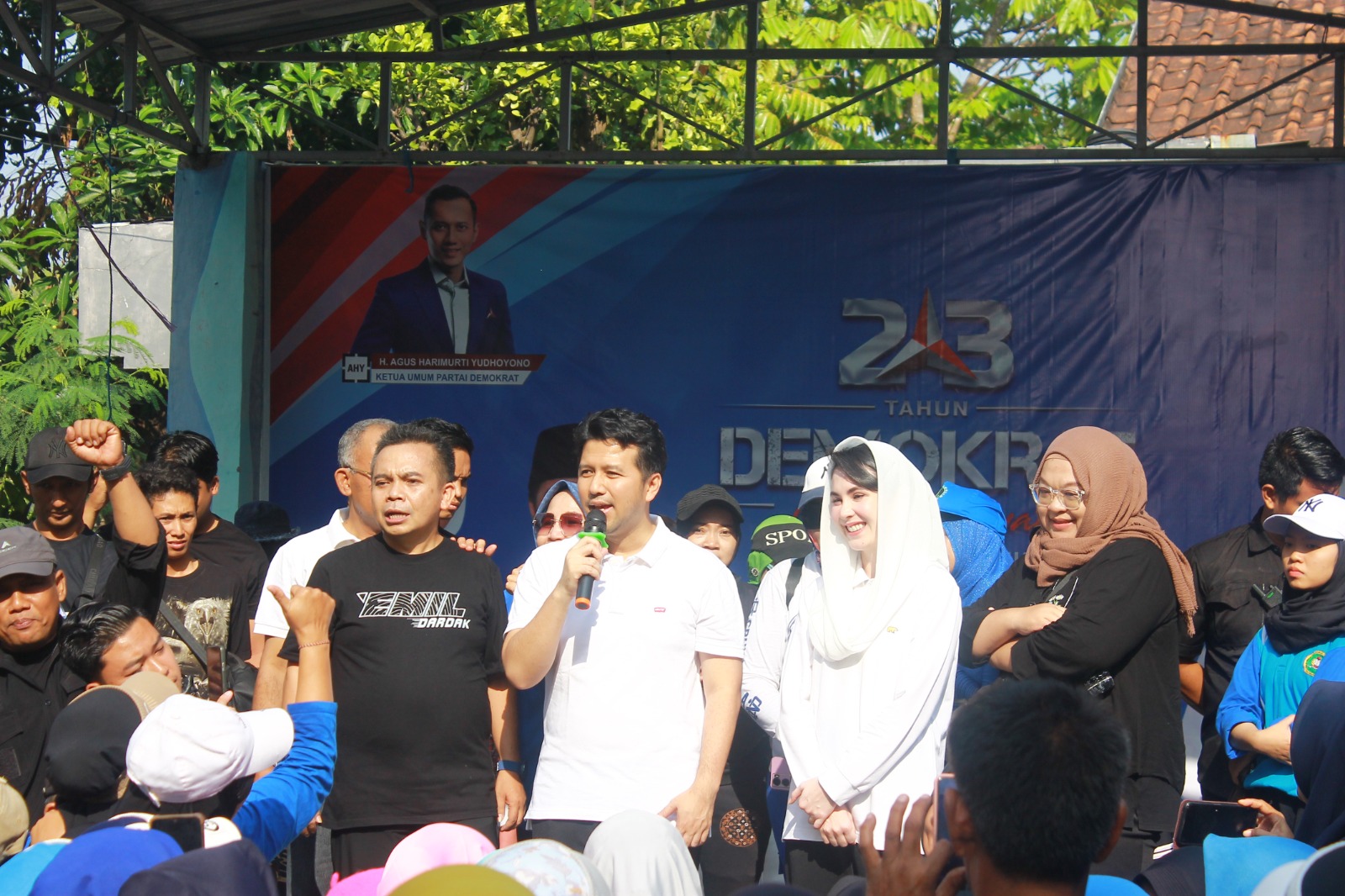 Foto: Emil sampaikan capaian Khofifah dalam menurunkan kemiskinan ekstrim di Jawa Timur.