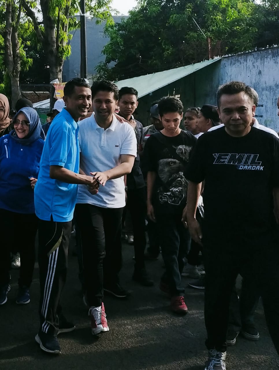 Foto: Emil Dardak menyapa masyarakat Jombang saat car free day.