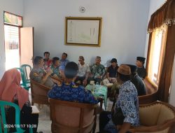 Masyarakat Desa Kangayan Demo Kantor Kecamatan Kangayan Menuntut Penonaktifan Arsan sebagai Kepala Desa