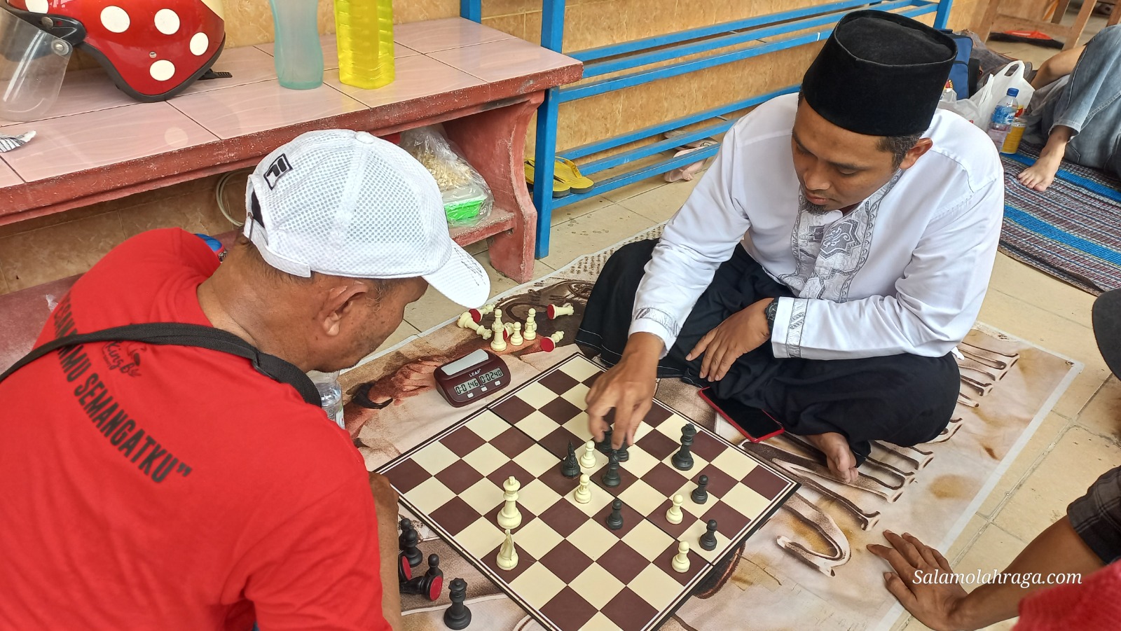 Foto: Pemain catur tingkat senior sedang bertanding dalam turnamen yang diselenggarakan klub Gajah Putih.