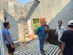 TIGA RUMAH ATAPNYA HILANG TERSAPU ANGIN KENCANG DISERTAI HUJAN DERAS DI KABUPATEN KAMPAR, RINTO PRAMONO LANGSUNG TURUN TANGAN