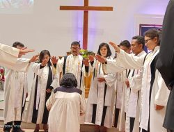 GEREJA MUJIZAT GKJW TROPODO WARU SIDOARJO MENERIMA PENDETA BAKU YANG BARU
