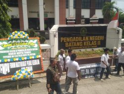 TERDUGA MAFIA TANAH DIVONIS BEBAS, RIBUAN ORANG GERUDUK PENGADILAN NEGERI BATANG