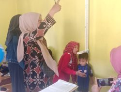 Poskesdes Desa Pemanggilan Bagi Popok Bayi Gratis dalam Posyandu Jumat Pertama