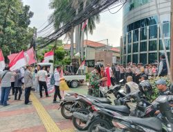DEMO MENUNTUT PENGESAHAN UU PERAMPASAN ASET DI KANTOR KOMISI INFORMASI PUSAT