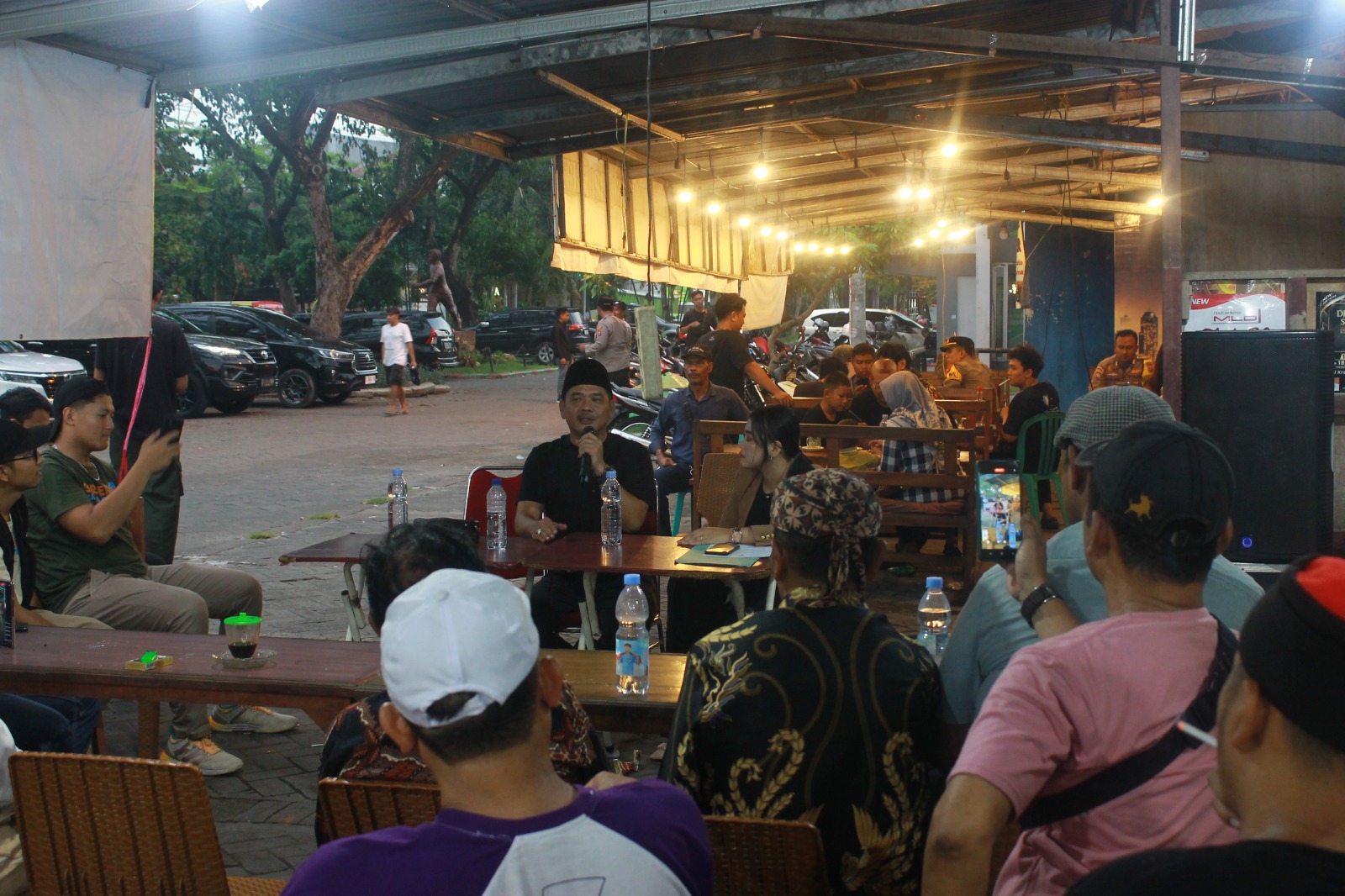Foto: Sumrambah saat diskusi seni dan budaya tradisi Jombang "Ludruk dan Besutan" dengan pelaku dan pemuda Jombang.