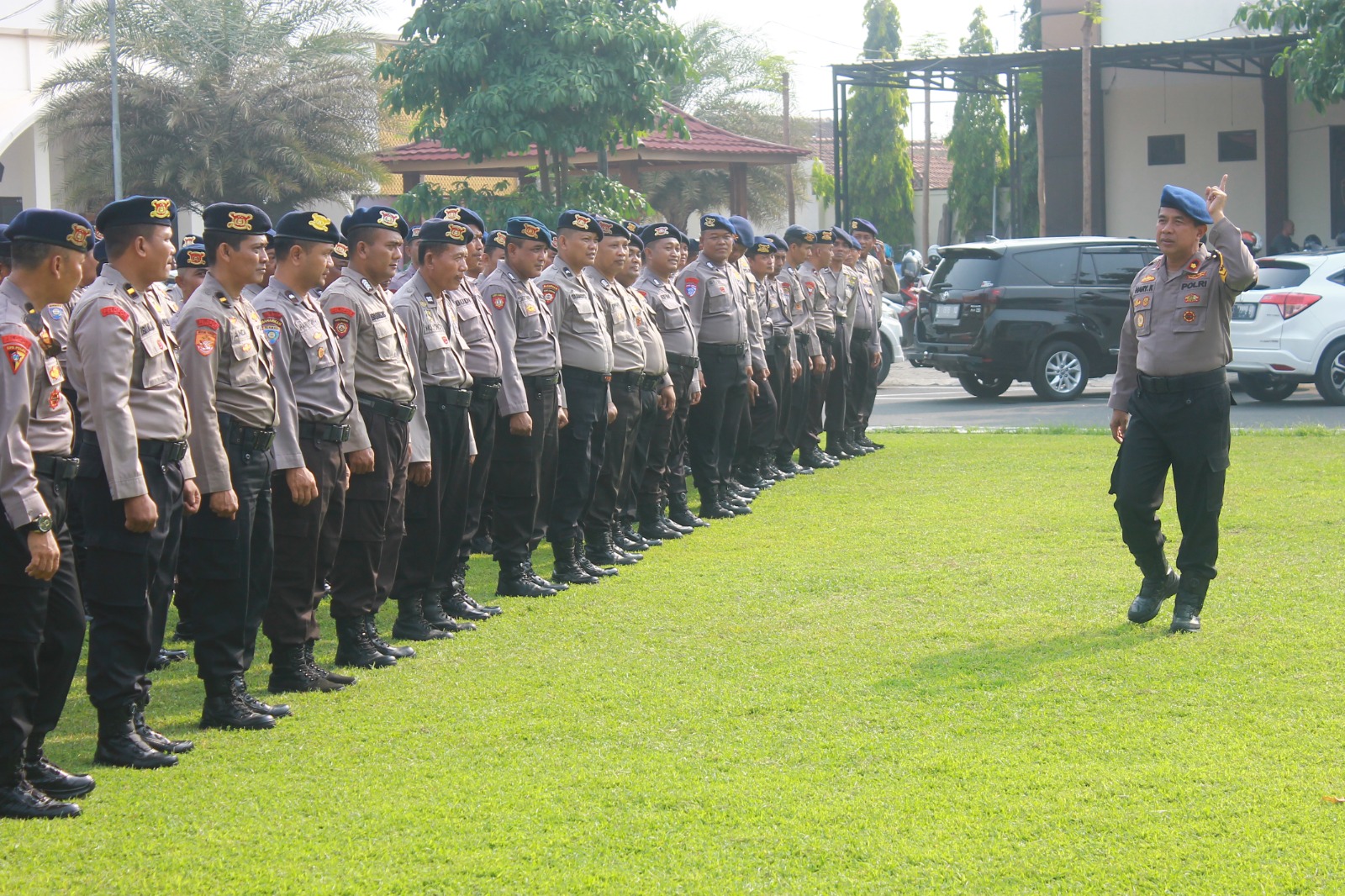 Foto: Wakapolres Jombang Kompol Hari Kurniawan membangkitkan semangat dan jiwa Eks. BRIMOB POLRES Jombang.