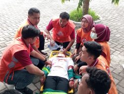 ANTUSIASME PERAWAT DALAM MENGIKUTI PELATIHAN BTCLS YANG DISELENGGARAKAN DPD PPNI JOMBANG BEKERJA SAMA DENGAN MST 119