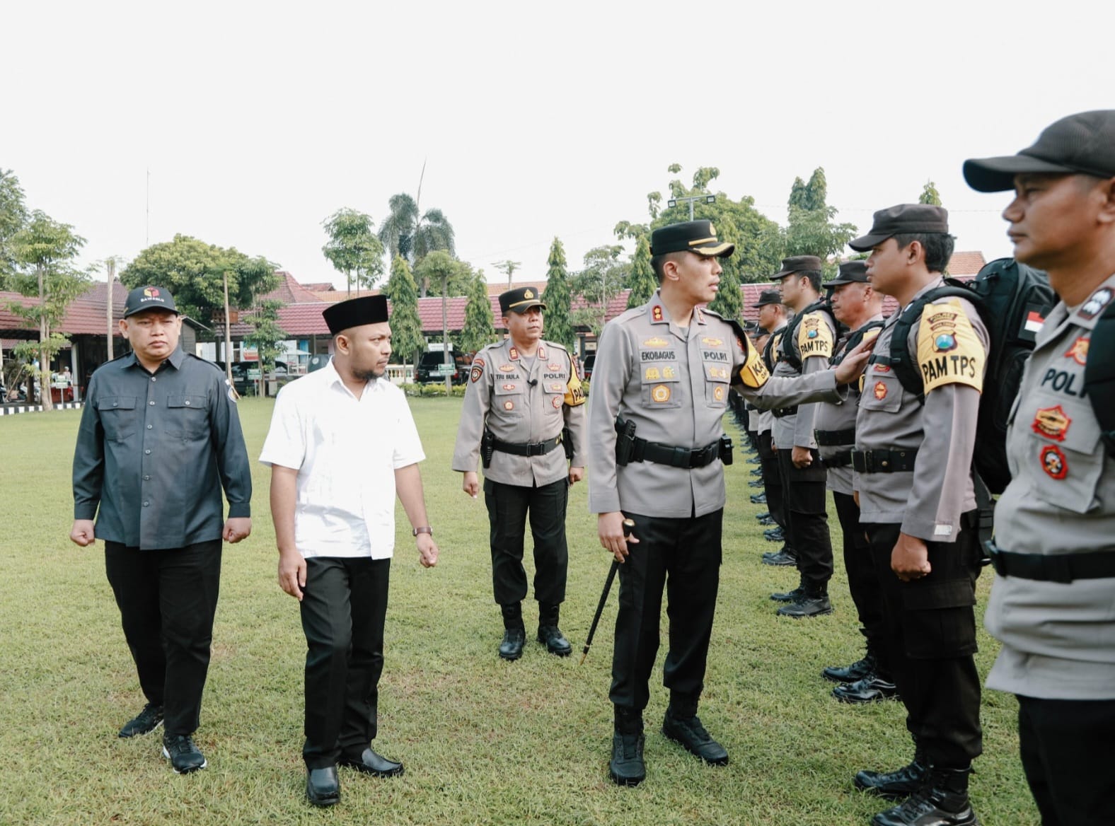 Foto dari kiri: Ketua Bawaslu, Ketua KPU, dan Kapolres Jombang AKBP Eko Bagus Riyadi saat cek kesiapan pengamanan pelaksanaan Pilkada serentak 2024.
