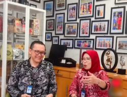 Mbah Nunuk Live: Melawan Hoaks Seputar PPG dan Mengatasi Krisis Guru di Indonesia