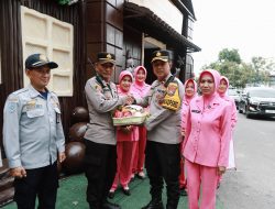 Wakapolres Jombang bersama Bhayangkari Tinjau Pospam dan Posyan Operasi Lilin Semeru 2024