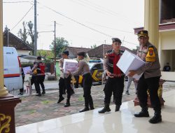 Polres Jombang Salurkan Bantuan Sembako untuk Korban Puting Beliung di Bandarkedungmulyo