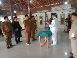 Pengambilan Sumpah Jabatan Kasi Kesra dan Kaur Perencanaan Desa Tondowulan Kecamatan Plandaan Jombang