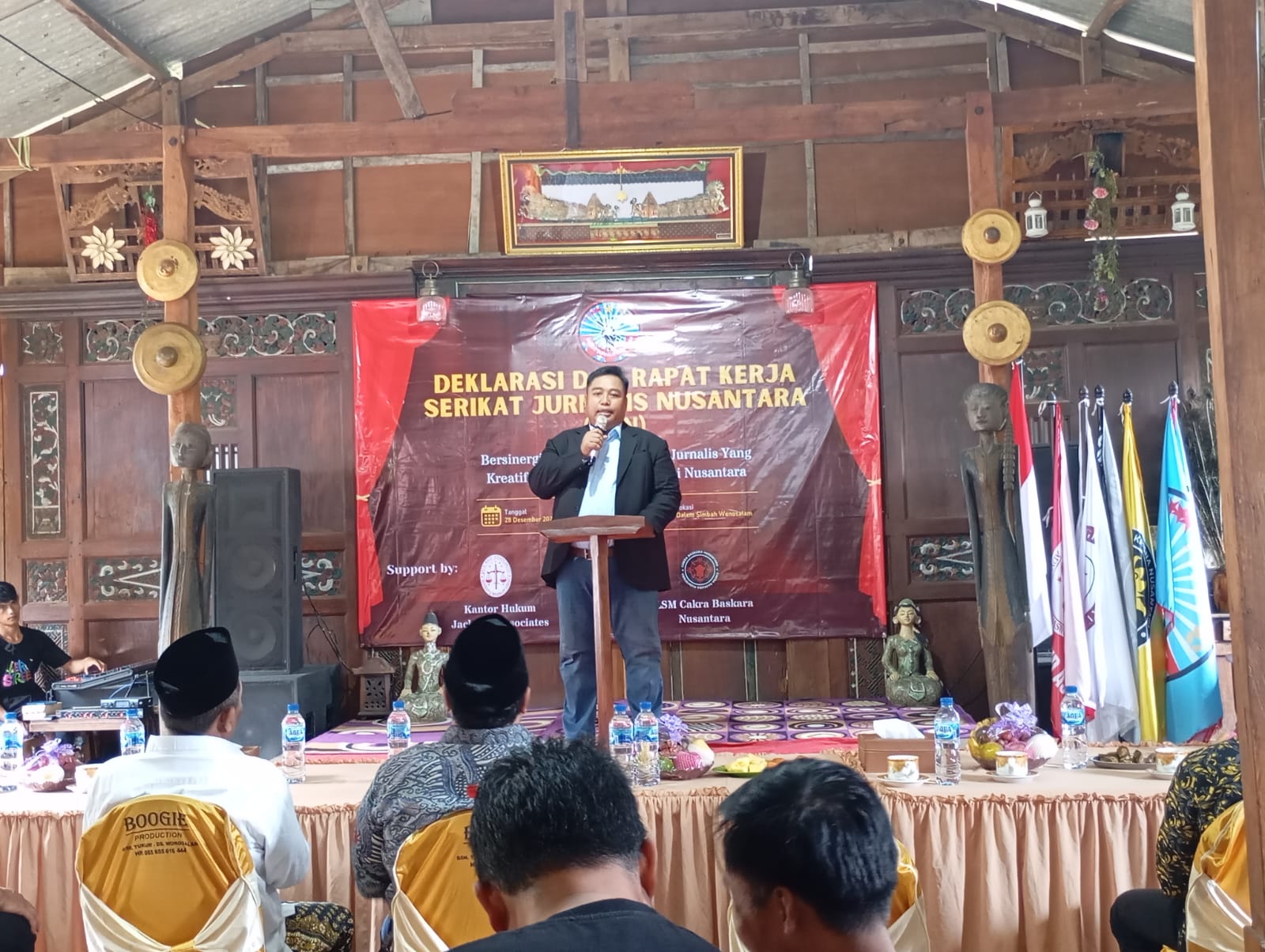 Foto: Pelindung dan pendiri Serikat Jurnalis Nusantara, Bang Jack saat sampaikan manifesto berdirinya SJN.