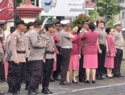 KAPOLRES MINAHASA PIMPIN UPACARA KENAIKAN PANGKAT 25 PERSONEL