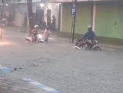 JALANAN DI JOMBANG KOTA LANGGANAN BANJIR TAHUNAN, APA TIDAK ADA SOLUSI?