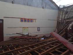 SD 2 Pundungsari Trucuk Kabupaten Klaten Ambruk
