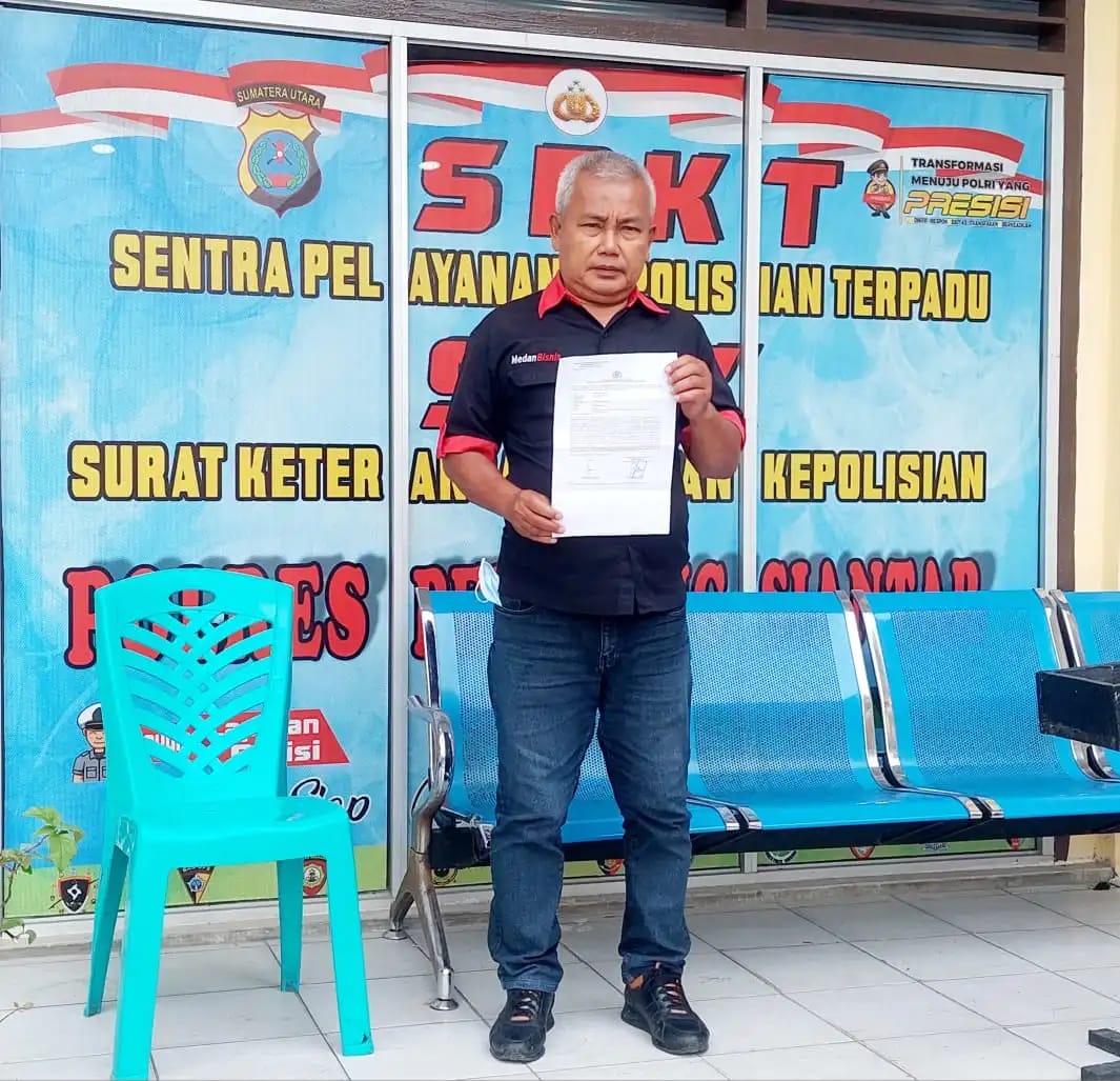 Foto: Samsudin Harahap usai melaporkan kejadian intimidasi dan pengancaman yang dialaminya ke Polres Pematangsiantar.