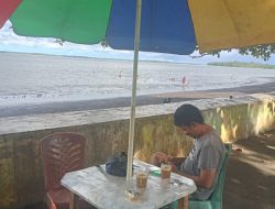 Nikmatnya Ngopi di Pantai Tanjung Pilawang Tobelo