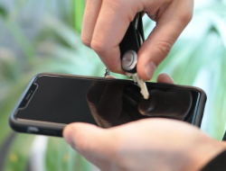 Bagus Tempered Glass atau Hidrogel untuk Melindungi Layar HP?