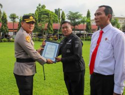 Kapolres Jombang Berikan Penghargaan pada 24 Anggota yang Berprestasi