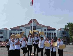 Senyum Bahagia ASN PPPK Gresik Terima SK Tunjangan Jabatan Fungsional 2025